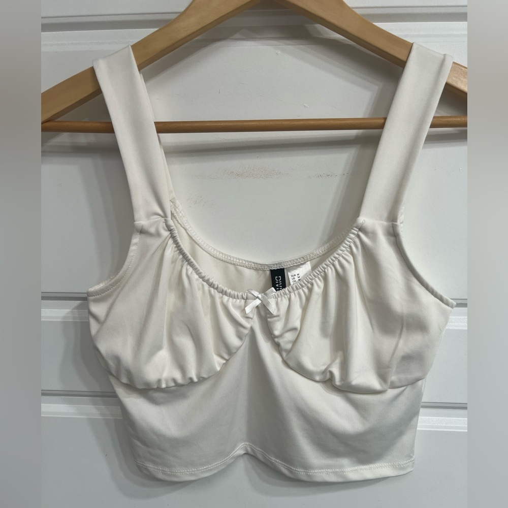 Divided cute summer time crop top🤍